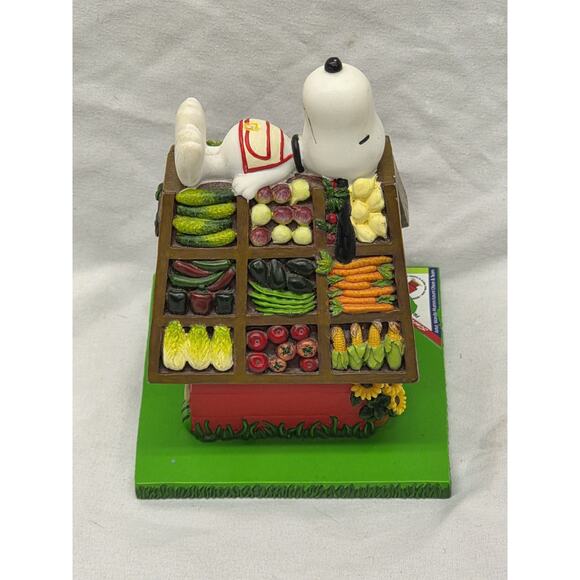 Westland Peanuts Snoopy Doghouse Days of Summer Produce for Peanuts 8632. READ
